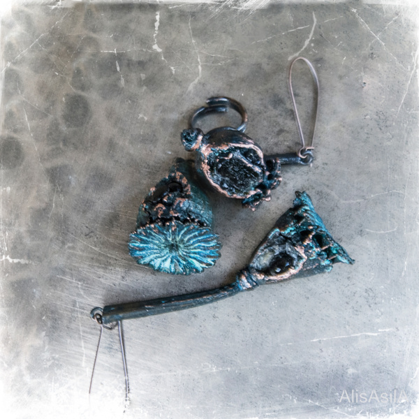 Antique jewelry box: Copper jewelry set with tourmaline, wild sherl and faceted pebble spinel